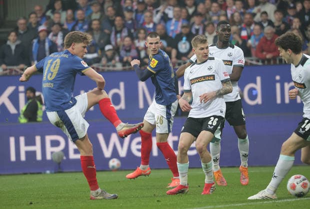 goal shot Phil Harres Holstein Kiel Football, Men, Season 2025 2026, 2 BL, Holstein Stadion, Holstein Kiel vs 1 FC Kaiserslautern DFL REGULATIONS PROHIBIT ANY USE OF PHOTOGRAPHS AS IMAGE SEQUENCES AND OR QUASI VIDEO