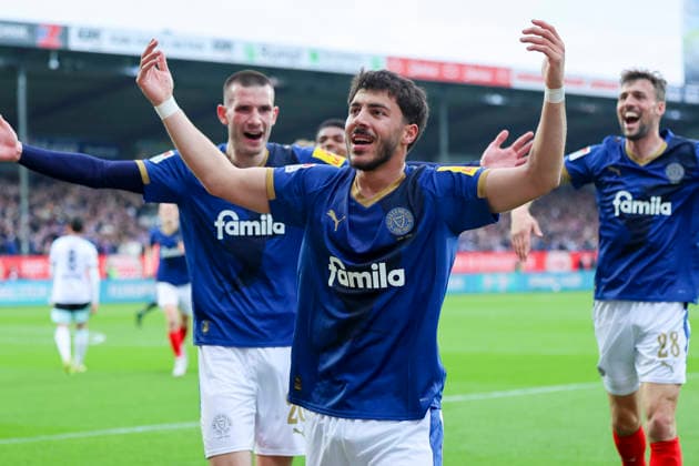 Umut Tohumcu Holstein Kiel celebrates his goal for 1 0, 2 Bundesliga, Holstein Kiel v 1 FC Kaiserslautern, Holstein Stadion on April 17, 2026 in Kiel, Germany Photo by Marco Steinbrenner DeFodi Images Umut Tohumcu Holstein Kiel celebrates after scoring his teams first goal, 2 Bundesliga, Holstein Kiel v 1 FC Kaiserslautern, Holstein Stadion, April 17, 2026 in Kiel, Germany Photo by Marco Steinbrenner DeFodi Images