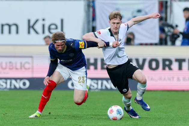 Lasse Rosenboom Holstein Kiel and Mika Haas 1 FC Kaiserslautern battle for the ball, 2 Bundesliga, Holstein Kiel v 1 FC Kaiserslautern, Holstein Stadion on April 17, 2026 in Kiel, Germany Photo by Marco Steinbrenner DeFodi Images Lasse Rosenboom Holstein Kiel and Mika Haas 1 FC Kaiserslautern battle for the ball, 2 Bundesliga, Holstein Kiel v 1 FC Kaiserslautern, Holstein Stadion, April 17, 2026 in Kiel, Germany Photo by Marco Steinbrenner DeFodi Images