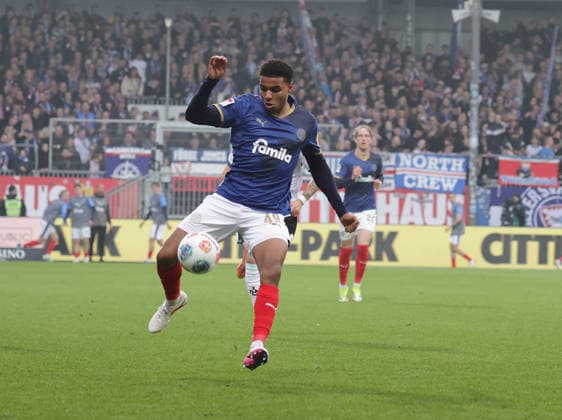 Ikem Ugoh Holstein Kiel Football, Men, Season 2025 2026, 2 BL, Holstein Stadion, Holstein Kiel vs 1 FC Kaiserslautern DFL REGULATIONS PROHIBIT ANY USE OF PHOTOGRAPHS AS IMAGE SEQUENCES AND OR QUASI VIDEO