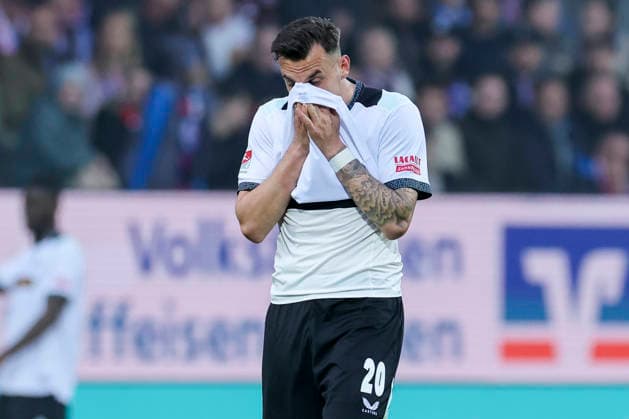 Mergim Berisha 1 FC Kaiserslautern looks disappointed, 2 Bundesliga, Holstein Kiel v 1 FC Kaiserslautern, Holstein Stadion on April 17, 2026 in Kiel, Germany Photo by Marco Steinbrenner DeFodi Images Mergim Berisha 1 FC Kaiserslautern looks disappointed, 2 Bundesliga, Holstein Kiel v 1 FC Kaiserslautern, Holstein Stadion, April 17, 2026 in Kiel, Germany Photo by Marco Steinbrenner DeFodi Images