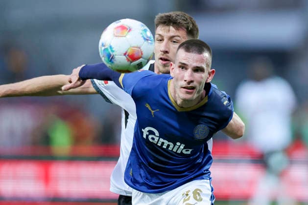 Daniel Hanslik 1 FC Kaiserslautern and David Zec Holstein Kiel battle for the ball, 2 Bundesliga, Holstein Kiel v 1 FC Kaiserslautern, Holstein Stadion on April 17, 2026 in Kiel, Germany Photo by Marco Steinbrenner DeFodi Images Daniel Hanslik 1 FC Kaiserslautern and David Zec Holstein Kiel battle for the ball, 2 Bundesliga, Holstein Kiel v 1 FC Kaiserslautern, Holstein Stadion, April 17, 2026 in Kiel, Germany Photo by Marco Steinbrenner DeFodi Images