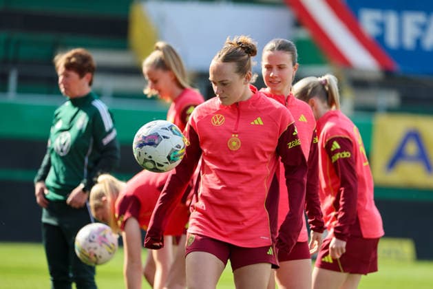 Ried im Innkreis, Austria 17 April 2026 Preparation for the Womens World Cup qualifier Austria vs Germany Final training In the picture Lisanne Gräwe Graewe Germany Copyright: HMBxMedia MadeleinexFantini