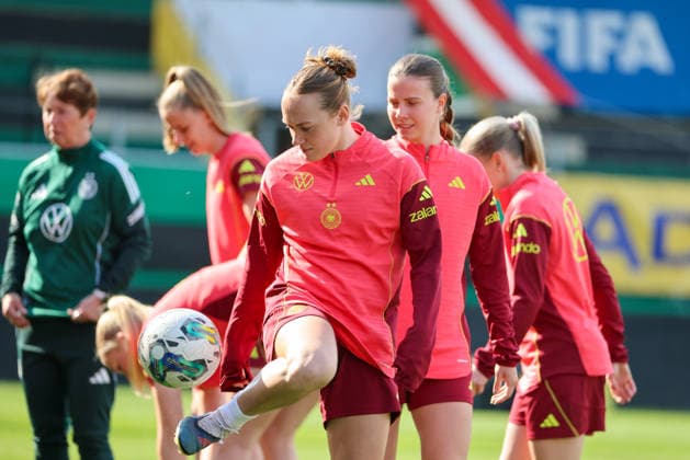Ried im Innkreis, Austria 17 April 2026 Preparation for the Womens World Cup qualifier Austria vs Germany Final training In the picture Lisanne Gräwe Graewe Germany Copyright: HMBxMedia MadeleinexFantini