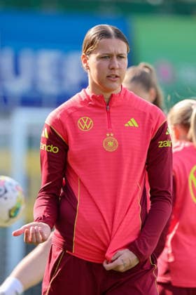 Ried im Innkreis, Austria 17 April 2026 Preparation for the womens World Cup qualifier Austria vs Germany Final training In the picture Larissa Mühlhaus Muehlhaus Germany Copyright: HMBxMedia MadeleinexFantini