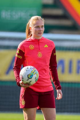 Ried im Innkreis, Austria 17 April 2026 Preparation for the Womens World Cup qualifier Austria vs Germany Final training In the picture Sjoeke Nüsken Nuesken Germany Copyright: HMBxMedia MadeleinexFantini