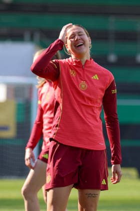 Ried im Innkreis, Austria 17 April 2026 Preparation for the Womens World Cup qualifier Austria vs Germany Final training In the picture Larissa Mühlhaus Muehlhaus Germany Copyright: HMBxMedia MadeleinexFantini