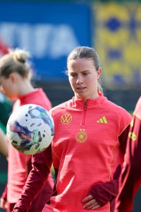 Ried im Innkreis, Austria 17 April 2026 Preparation for the womens World Cup qualifier Austria vs Germany Final training In the picture Sarah Mattner Trembleau Germany Copyright: HMBxMedia MadeleinexFantini
