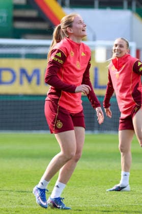 Ried im Innkreis, Austria 17 April 2026 Preparation for the Womens World Cup qualifier Austria vs Germany Final training In the picture Sjoeke Nüsken Nuesken Germany Copyright: HMBxMedia MadeleinexFantini