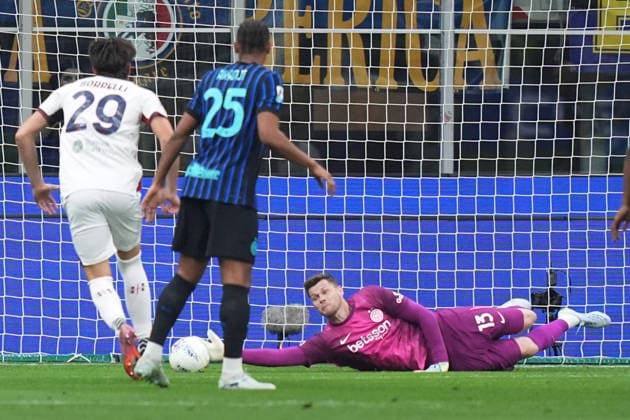 Inter Milan s goalkeeper Josep Martinez during the Serie A soccer match between Inter and Cagliari at the San Siro Stadium in Milan , north Italy - Friday , April 17 , 2026. - Soccer .  Copyright: xSpada LaPressex