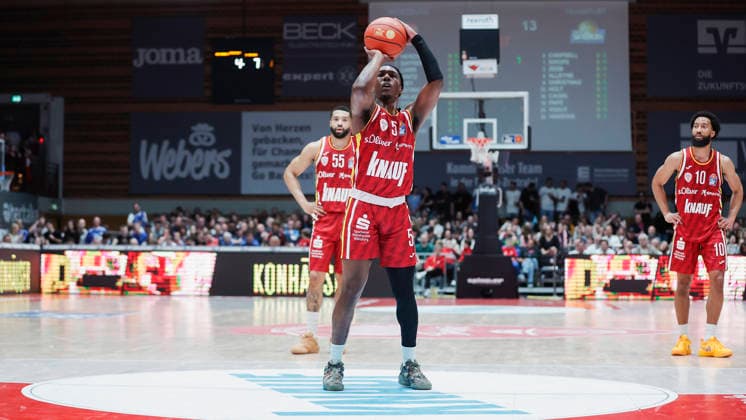 In the picture Marcus Carr Wuerzburg Baskets, 5 with the free throws 17 04 2026, Fitness First Wuerzburg Baskets vs SKYLINERS Frankfurt, easyCredit BBL, Matchday 30, Germany, 97072, tectake Arena Wuerzburg, Copyright: HMBxMedia xJulienxBecker