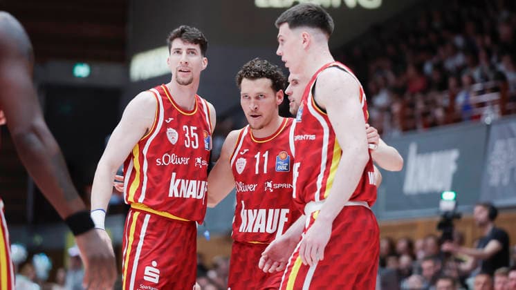 In the picture from left Alen Pjanic Wuerzburg Baskets, 35 , Brae Ivey Wuerzburg Baskets, 11 , Lukas Herzog Wuerzburg Baskets, 1 and Christian Skladanowski Wuerzburg Baskets, 19 17 04 2026, Fitness First Wuerzburg Baskets vs SKYLINERS Frankfurt, easyCredit BBL, Matchday 30, Germany, 97072, tectake Arena Wuerzburg, Copyright: HMBxMedia xJulienxBecker