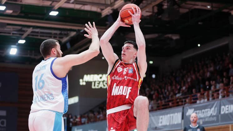 In the picture from left Radii Caisin Frankfurt Skyliners, 16 against Christian Skladanowski Wuerzburg Baskets, 19 on the ball 17 04 2026, Fitness First Wuerzburg Baskets vs SKYLINERS Frankfurt, easyCredit BBL, Matchday 30, Germany, 97072, tectake Arena Wuerzburg, Copyright: HMBxMedia xJulienxBecker