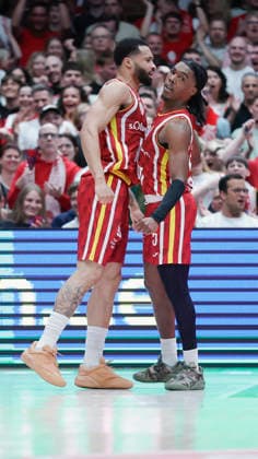 In the picture David Muenkat Wuerzburg Baskets, 55 and Marcus Carr Wuerzburg Baskets, 5 17 04 2026, Fitness First Wuerzburg Baskets vs SKYLINERS Frankfurt, easyCredit BBL, Matchday 30, Germany, 97072, tectake Arena Wuerzburg, Copyright: HMBxMedia xJulienxBecker