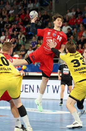 17 04 2026, Germany, Bietigheim Handball SG BBM Bietigheim vs HSG Krefeld, f l Fynn Luca Nicolaus BBM , Lars Jagieniak Krefeld