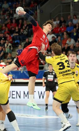 17 04 2026, Germany, Bietigheim Handball SG BBM Bietigheim vs HSG Krefeld, f l Fynn Luca Nicolaus BBM , Lars Jagieniak Krefeld