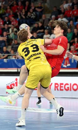 17 04 2026, Germany, Bietigheim Handball SG BBM Bietigheim vs HSG Krefeld, f l Lars Jagieniak Krefeld , Fynn Luca Nicolaus BBM