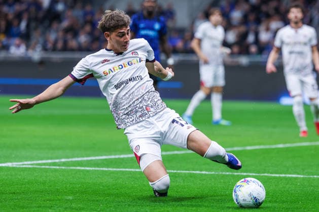 FC Internazionale vs Cagliari Calcio Serie A 2025 26 17 04 2026 Juan Martin Rodriguez Camejo of Cagliari Calcio seen in action during Serie A 2025 26 football match between FC Internazionale and Cagliari Calcio at San Siro Stadium in Milan Copyright: xBEAUTIFULxSPORTS Carabellix
