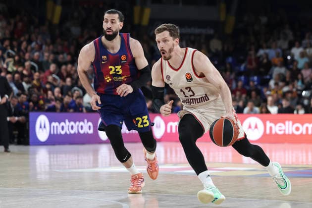 April 17, 2026, Barcelona, Barcelona, Spain: Andreas Obst of FC Bayern Munich and Tornike Shengelia of FC Barcelona, Barca in action during the EuroLeague Regular Season Round 38 match played between FC Barcelona and FC Bayern Munich at Palau Blaugrana on April 17, 2026 in Barcelona, Spain. Barcelona Spain - ZUMAa181 20260417_zaa_a181_252 Copyright: xJavierxBorregox