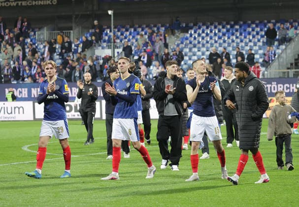 Lap of honor and thanks to the fans, Niklas Niehoff Holstein Kiel , Marko Ivezic Holstein Kiel , Ivan Nekic Holstein Kiel , Football, Men, Season 2025 2026, 2 BL, Holstein Stadion, Holstein Kiel vs 1 FC Kaiserslautern, 3 0 DFL REGULATIONS PROHIBIT ANY USE OF PHOTOGRAPHS AS IMAGE SEQUENCES AND OR QUASI VIDEO