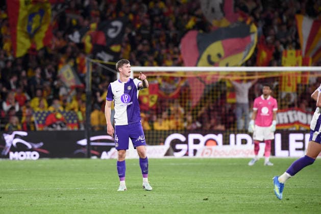 RC Lens v Toulouse FC - Ligue 1 McDonald s 2025 2026 04 Charlie CRESSWELL (tfc) during the Ligue 1 McDonald s match between Lens and Toulouse at Stade Bollaert-Delelis on April 17, 2026 in Lens, France. Lens France  Copyright: xFEPx 776485087