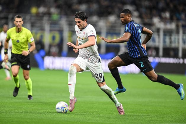 Gennaro Borrelli of Cagliari Calcio in action during the Italian Serie A football match between Inter FC Internazionale and Cagliari Calcio on 17 of Avril 2026 at Giuseppe Meazza San Siro Siro stadium in Milan, Italy. Credit: Tiziano Ballabio  Copyright: xTizianoxBallabio IPAxSportx xipa-agency.netx xx IPA_74029962 IPA_Agency_IPA74029962