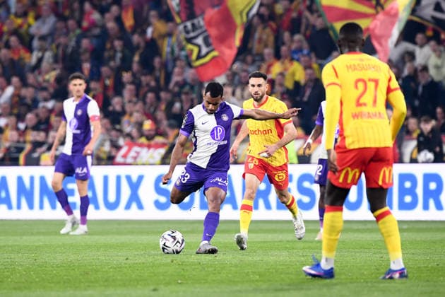 RC Lens v Toulouse FC - Ligue 1 McDonald s 2025 2026 23 Cristian CASSERES JR (tfc) during the Ligue 1 McDonald s match between Lens and Toulouse at Stade Bollaert-Delelis on April 17, 2026 in Lens, France. Lens France  Copyright: xFEPx 776485087
