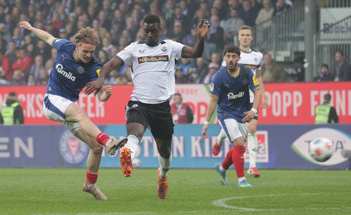 Jonas Therkelsen Holstein Kiel , Maxwell Gyamfi 1 FC Kaiserslautern Football, Men, Season 2025 2026, 2 BL, Holstein Stadion, Holstein Kiel vs 1 FC Kaiserslautern, 3 0 DFL REGULATIONS PROHIBIT ANY USE OF PHOTOGRAPHS AS IMAGE SEQUENCES AND OR QUASI VIDEO