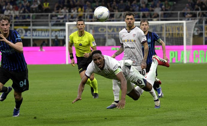 Foto IPP Paolo Bona Milano 17 04 2026 Campionato Serie A di Calcio stagione 2025 2026 partita Inter-Cagliari Nella foto Yerry Mina Italy Photo Press Worldwide Copyright italy Italy ITALY  Copyright: xR4924_italyphotopressx
