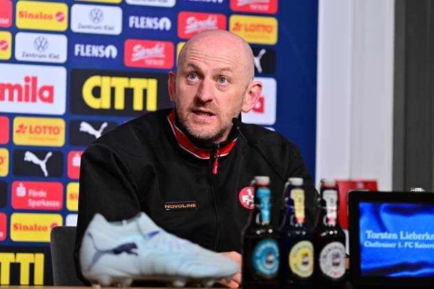 17 04 2026, Football, Men, 2 BL Bundesliga , Season 2025 2026, Holstein Kiel 1 FC Kaiserslautern, 30 Matchday Coach Torsten Lieberknecht Kaiserslautern Kiel, Holstein Stadion Holstein Stadion Schleswig Holstein Germany