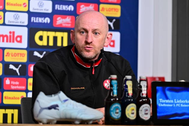 17 04 2026, Football, Men, 2 BL Bundesliga , Season 2025 2026, Holstein Kiel 1 FC Kaiserslautern, 30 Matchday Coach Torsten Lieberknecht Kaiserslautern Kiel, Holstein Stadion Holstein Stadion Schleswig Holstein Germany