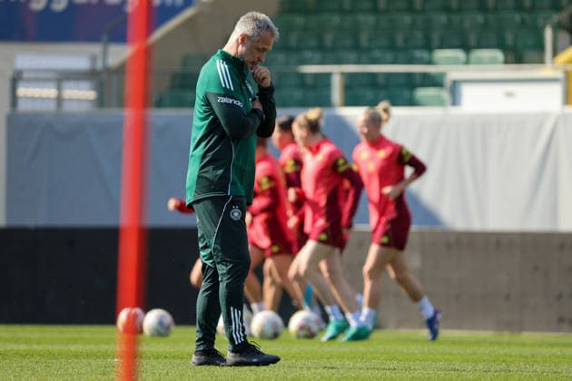 Ried im Innkreis, Austria 17 April 2026 Preparation for the womens World Cup qualifier Austria vs Germany Final training In the picture national coach Christian Wück Wueck Germany Copyright: HMBxMedia MadeleinexFantini