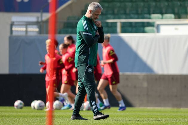 Ried im Innkreis, Austria 17 April 2026 Preparation for the womens World Cup qualifier Austria vs Germany Final training In the picture national coach Christian Wück Wueck Germany Copyright: HMBxMedia MadeleinexFantini