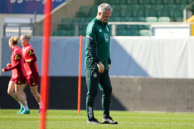 Ried im Innkreis, Austria 17 April 2026 Preparation for the womens World Cup qualifier Austria vs Germany Final training In the picture national coach Christian Wück Wueck Germany Copyright: HMBxMedia MadeleinexFantini