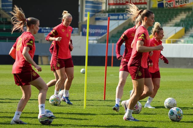 Ried im Innkreis, Austria 17 April 2026 Preparation for the womens World Cup qualifier Austria vs Germany Final training In the picture from left Elisa Senß Senss Germany , Lea Schüller Schueller Germany and Selina Cerci Germany Copyright: HMBxMedia MadeleinexFantini