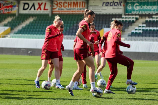 Ried im Innkreis, Austria 17 April 2026 Preparation for the womens World Cup qualifier Austria vs Germany Final training In the picture from left Franziska Kett Germany , Selina Cerci Germany and Carlotta Wamser Germany Copyright: HMBxMedia MadeleinexFantini