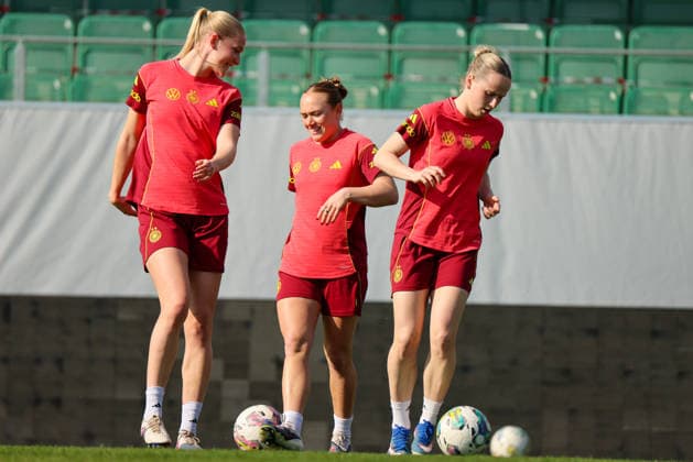 Ried im Innkreis, Austria 17 April 2026 Preparation for the womens World Cup qualifier Austria vs Germany Final training In the picture from left Camilla Küver Kuever Germany , Lisanne Gräwe Graewe Germany and Franziska Kett Germany Copyright: HMBxMedia MadeleinexFantini