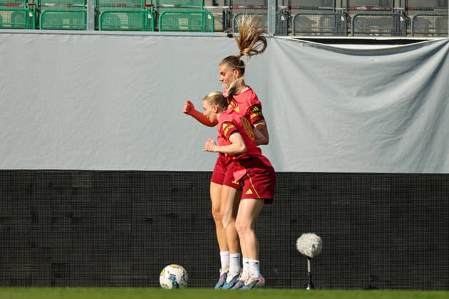 Ried im Innkreis, Austria 17 April 2026 Preparation for the womens World Cup qualifier Austria vs. Germany Final training In the picture from left Selina Cerci Germany and Elisa Senß Senss Germany Copyright: HMBxMedia MadeleinexFantini