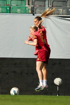 Ried im Innkreis, Austria 17 April 2026 Preparation for the womens World Cup qualifier Austria vs. Germany Final training In the picture from left Elisa Senß Senss Germany Copyright: HMBxMedia MadeleinexFantini