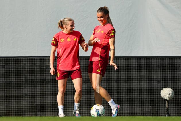 Ried im Innkreis, Austria 17 April 2026 Preparation for the womens World Cup qualifier Austria vs Germany Final training In the picture from left Elisa Senß Senss Germany and Selina Cerci Germany Copyright: HMBxMedia MadeleinexFantini