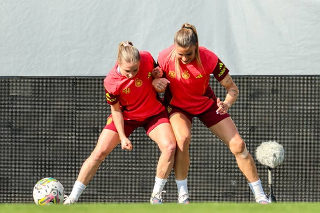 Ried im Innkreis, Austria 17 April 2026 Preparation for the womens World Cup qualifier Austria vs Germany Final training In the picture from left Elisa Senß Senss Germany and Selina Cerci Germany Copyright: HMBxMedia MadeleinexFantini