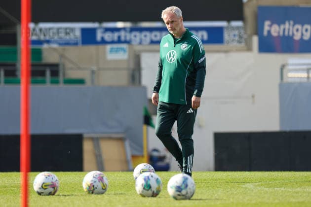 Ried im Innkreis, Austria 17 April 2026 Preparation for the womens World Cup qualifier Austria vs Germany Final training In the picture national coach Christian Wück Wueck Germany Copyright: HMBxMedia MadeleinexFantini