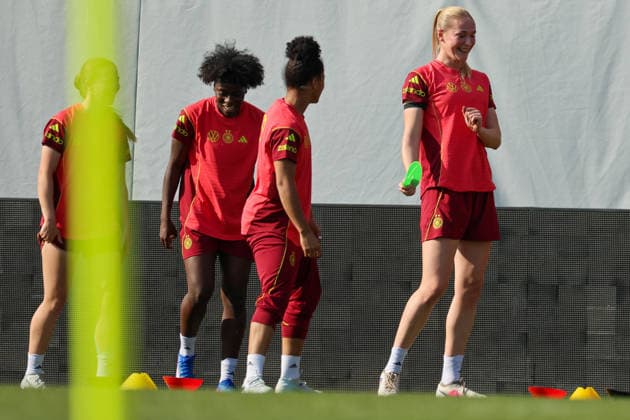 Ried im Innkreis, Austria 17 April 2026 Preparation for the Womens World Cup qualifier Austria vs Germany Final training In the picture from left Nicole Anyomi Germany , Shekiera Martinez Germany and Camilla Küver Kuever Germany Copyright: HMBxMedia MadeleinexFantini
