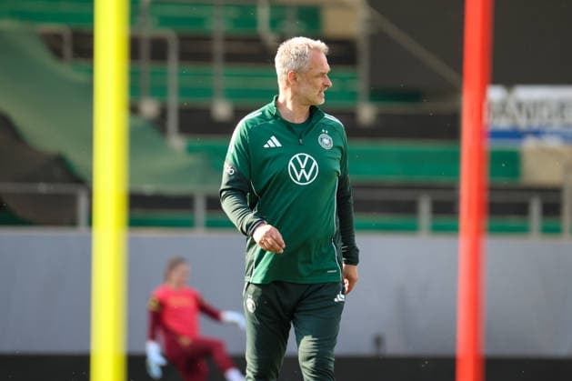 Ried im Innkreis, Austria 17 April 2026 Preparation for the womens World Cup qualifier Austria vs Germany Final training In the picture national coach Christian Wück Wueck Germany Copyright: HMBxMedia MadeleinexFantini