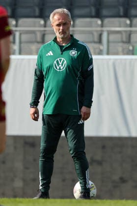Ried im Innkreis, Austria 17 April 2026 Preparation for the womens World Cup qualifier Austria vs Germany Final training In the picture national coach Christian Wück Wueck Germany Copyright: HMBxMedia MadeleinexFantini