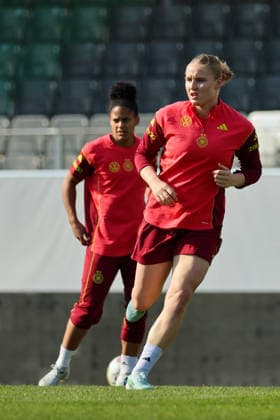 Ried im Innkreis, Austria 17 April 2026 Preparation for the womens World Cup qualifier Austria vs Germany Final training In the picture Jella Veit Germany Copyright: HMBxMedia MadeleinexFantini