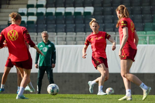 Ried im Innkreis, Austria 17 April 2026 Preparation for the womens World Cup qualifier Austria vs Germany Final training In the picture Sarai Linder Germany Copyright: HMBxMedia MadeleinexFantini