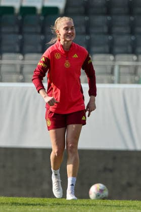 Ried im Innkreis, Austria 17 April 2026 Preparation for the womens World Cup qualifier Austria vs Germany Final training In the picture Janina Minge Germany Copyright: HMBxMedia MadeleinexFantini
