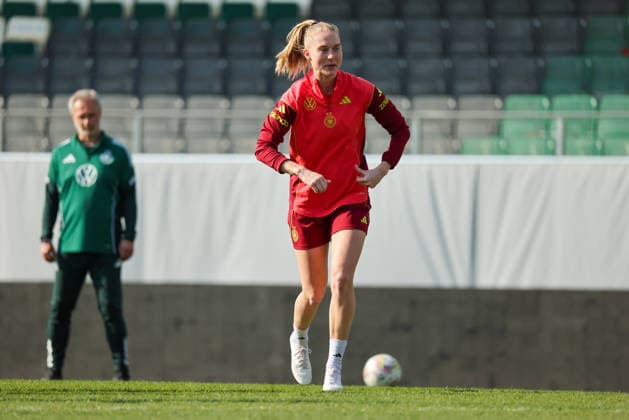 Ried im Innkreis, Austria 17 April 2026 Preparation for the womens World Cup qualifier Austria vs Germany Final training In the picture Janina Minge Germany Copyright: HMBxMedia MadeleinexFantini