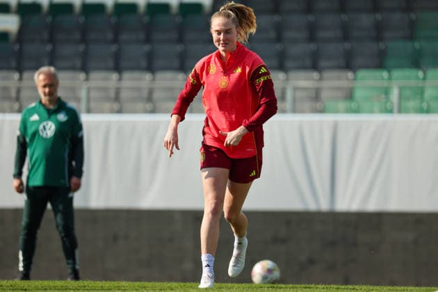 Ried im Innkreis, Austria 17 April 2026 Preparation for the womens World Cup qualifier Austria vs Germany Final training In the picture Janina Minge Germany Copyright: HMBxMedia MadeleinexFantini